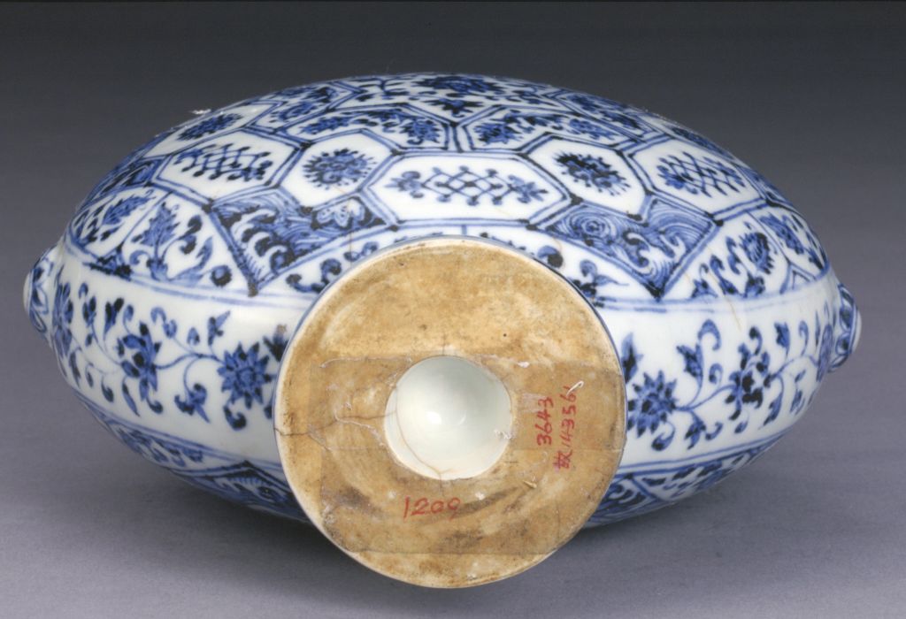 图片[2]-Blue and white brocade ribbon ear garlic mouth flat pot-China Archive